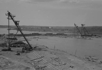 Podporozen pato ja voimalaitos_04 Näkymä voimalaitostyömaalle idästä_SA-kuva 1-6-1942