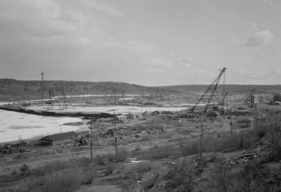 Podporozen pato ja voimalaitos_03 Näkymä voimalaitostyömaalle lounaan suunnasta_SA-kuva 20-4-1942