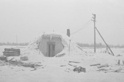 Salmijärven lentokenttä Petsamo_02 Puhelinkeskus kentän alueella_SA-kuva
