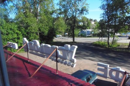 JR 8 Luutnantti Gummerus Läskelä_06 Näkymä Usadba-motellista maantiesillan suuntaan kesäkuussa 2015_Kuva T Kaarlela