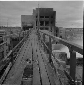 Syvärin pato kävelysilta yli