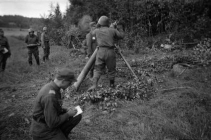 Karmalansalmi Sortavala_02 Ylimenon tulivalmistelu käynnissä Karmalansalmella_SA-kuva 10-8-1941