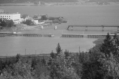 Karjalansilta Sortavala_03 Näkymä Kuhavuorelta_Vihollinen on räjäyttänyt sillan pään_SA-kuva 15-8-1941