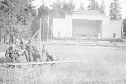 Laululava Sortavala_03 Heitin ampuu Laululavan edustan asemasta elokuussa 1941_SA-kuva 14-8-1941