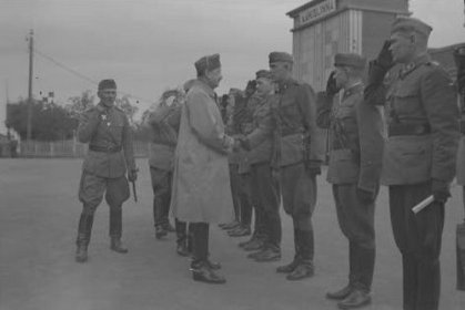 Äänislinnan rautatieasema_06 Mannerheim Äänislinnan asemalla_SA-kuva 21-6-1942