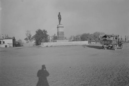 Kirovin patsas Petroskoi_02 Patsas lokakuussa 1941_SA-kuva 2-10-1941