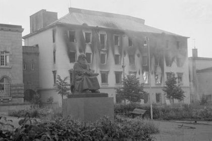 Runonlaulajan patsas_03 Patsas elokuussa 1941_SA-kuva 15-8-1941