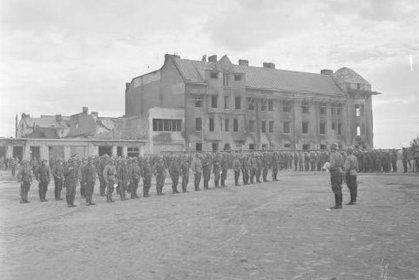 Sortavalan Kauppatori_02 Kunniamerkkien jakotilaisuus Kauppatorilla elokuussa 1941_SA-kuva 17-8-1941