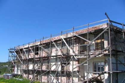 Salmin rajavartiosto Pitkäranta_05 Kasarmirakennus kesäkuussa 2005_Kuva T Konttinen Heninen net