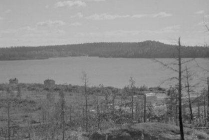 Salmin rajavartiosto Pitkäranta_02 Kasarmit kuvassa vasemmalla syyskuussa 1944_SA-kuva 14-9-1944