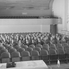 Sortavalan Seurahuone_12 Valistusupseerien neuvottelupäivät Seurahuoneen juhlasalissa toukokuussa 1943_SA-kuva 24-5-1943