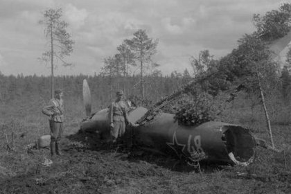 U-asema Nietjärvi_04 IL-2 Sturmovik on jälleen pudotettu U-aseman joukkojemme jyrkän torjunnan tuloksena_SA-kuva 2-8-1944