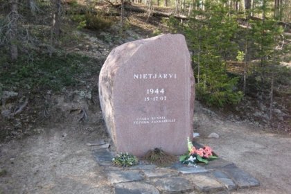 Nietjärven muistomerkki_01 Muistokivi