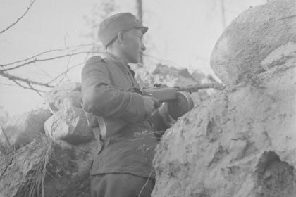 U-asema Lemetin lohko_01 Konepistoolimies Lemetin lohkolla heinäkuussa 1944_SA-kuva 18-7-1944