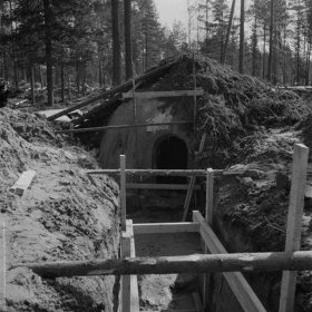 Linjatien pallokorsu_10 Yhdyshauta alkaa oviaukolta_SA-kuva 18-5-1944