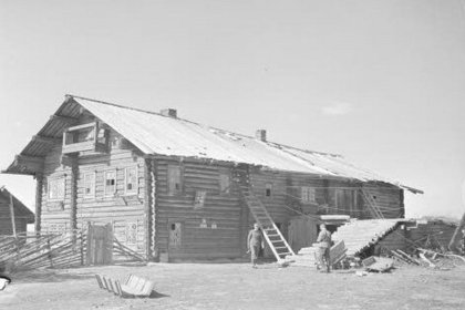 Palalahti_02 Politrukin tsto, posti ja lennätin sekä Komsomol-tsto olivat tässä virkatalossa_SA-kuva 20-7-1941