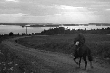 Uusikylä_04 Ratsulähetti Uusikylässä heinäkuussa 1944
