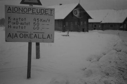 Tsopina_04 Liikennemerkki Tsopinassa helmikuussa 1944_SA-kuva 15-2-1944