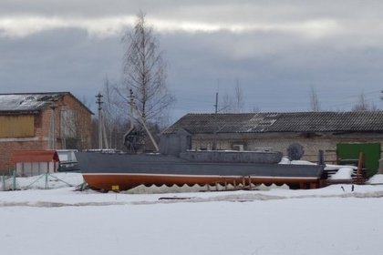 Vytegra_05 Tykkivene on sukellusveneen vieressä_Kuva E Naukkarinen maaliskuu 2017