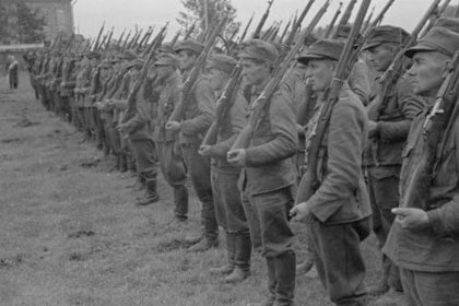 Aunuksenkaupunki_02 Valtausparaatin joukkoja syyskuussa 1941_SA-kuva 10-9-1941