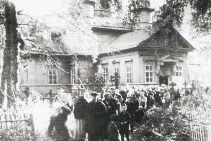 Pyhän Marian kirkko_01 Kirkkokansaa jumalanpalveluksen jälkeen_Kuva Erkki Marttilan julkinen albumi