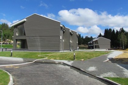 Rytty Sortavala_06 Paikka kartalla -hotellin rakennuksia Pyörälammen rannalla heinäkuussa 2017_Kuva E Naukkarinen