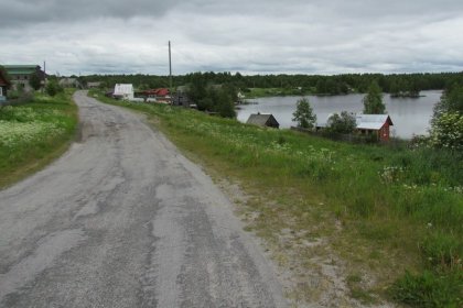 Mäntyselkä Aunus_06 Näkymä maantien kohdalta itään; oikealla Karsikkojärvi_Kuva E Naukkarinen heinäkuu 2017