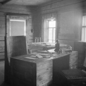 Semsjärvi Aunus_03 Kenraali Laatikaisen työpöytä kesäkuussa 1942_SA-kuva 27-6-1942