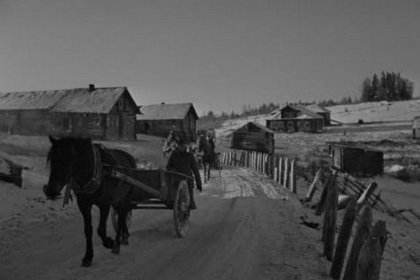 Kontiovaara Aunus_01 Huolto seuraamassa taistelujoukkoja Kontiovaaran läpi marraskuussa 1941_SA-kuva 5-11-1941