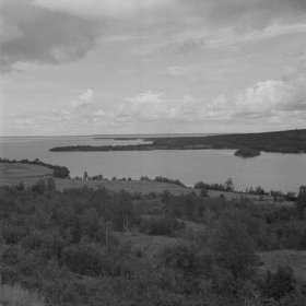 Karjalan Maaselkä Seesjärvi_07 Näkymä Maaselän ilmavalvonta-asemalta Maaselänlahden suulle ja Seesjärven ulapalle elokuussa 1943_SA-kuva 21-8-1943