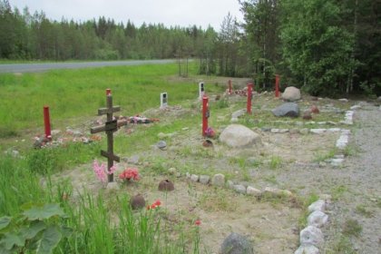 Etulinja Muurmannin valtatien kohdalla_06 Näkymä venäläiseltä sotamuistomerkiltä Muurmannin valtatielle luoteeseen_Kuva E Naukkarinen heinäkuu 2017