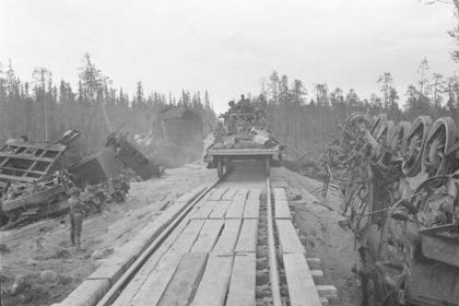 Veturipuro Kiestinki_07 Moottorivaunu ja lavetti Veturipurolla elokuussa 1941_SA-kuva 15-8-1941