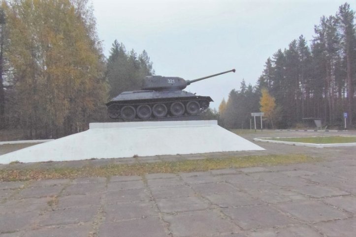 Venäläinen sotamuistomerkki T-34 Tihvinä