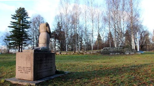 Kirvun kirkonmäki ja patsas